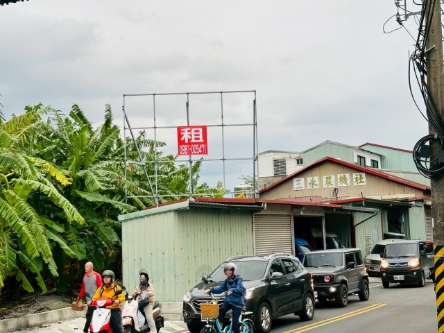臨吉安火車站；南埔公園(南埔八街三叉路口-上方鐵架帆布招租；